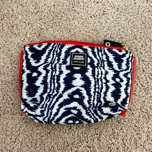 Travel makeup bag